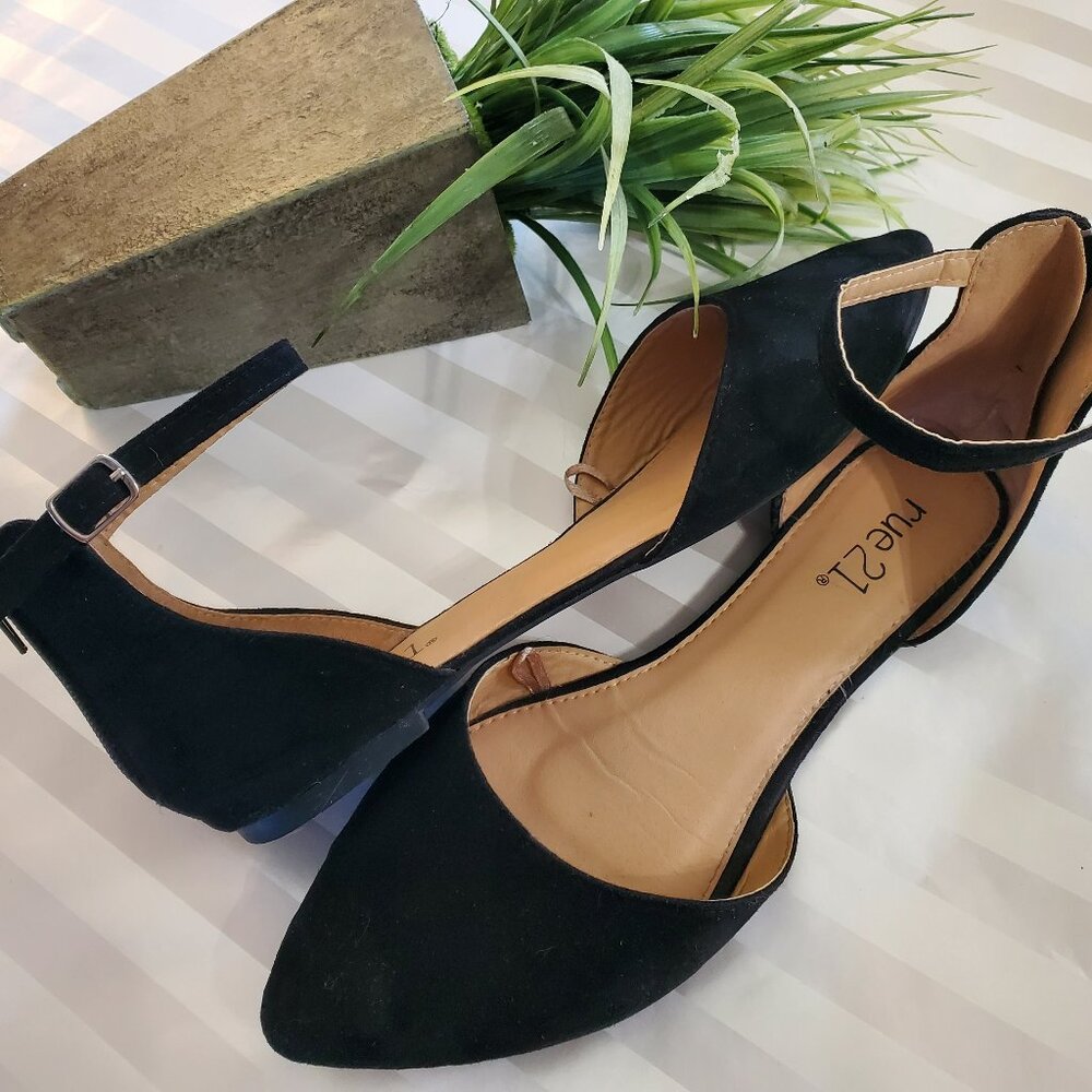 Rue 21 Women's Black Ankle Strap Flats Zip up back size 9